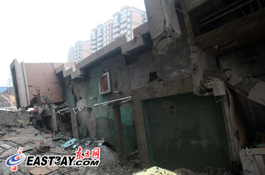 上海13层在建住宅楼整体倒塌1人死亡--安全生
