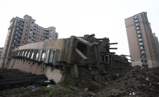 上海13层在建住宅楼整体倒塌1人死亡--安全生
