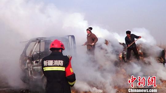新疆吐鲁番一货车着火险爆炸