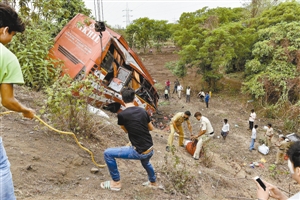 印度交通事故 造成至少17人死亡