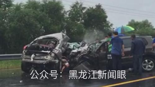 黑龙江抚远两车相撞 致9人死亡
