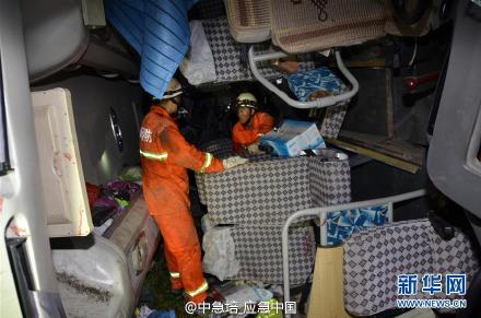 贵州客车侧翻事故死亡人数已上升至11人