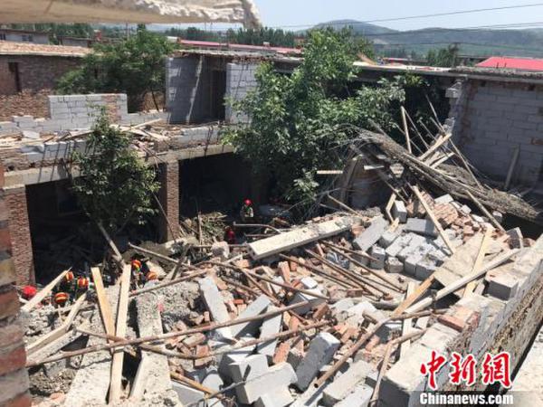 济南一在建民房发生坍塌事故 造成6死4伤