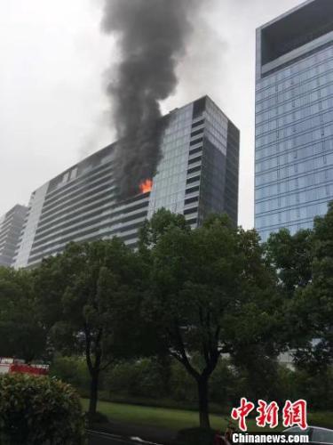 杭州高层公寓发生火灾 4人经抢救无效死亡(图)