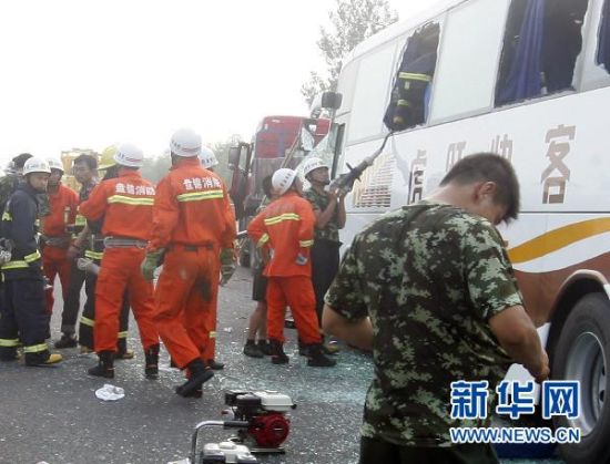 京沈高速客车追尾事故已致9人死亡