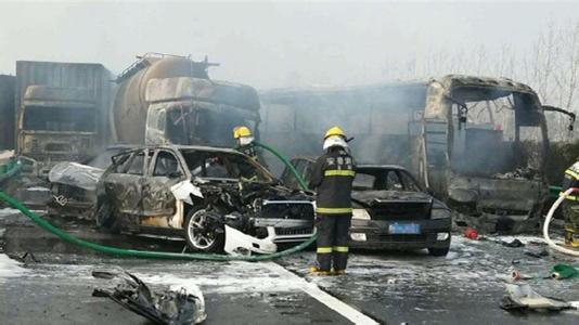滁新高速多车相撞致18死：到底是天灾还是人祸？