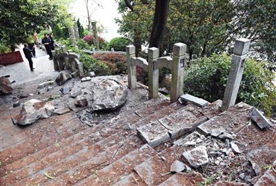 追问：桂林落石致7死25伤是天灾还是人祸