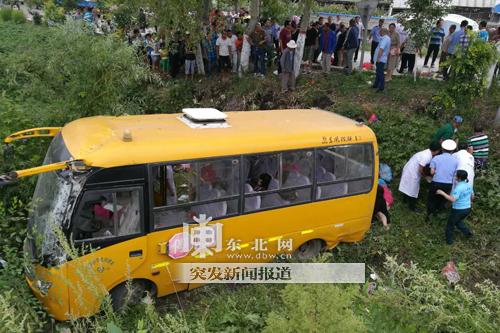 黑龙江哈五公路水泥罐车与客车相撞 致3人死亡