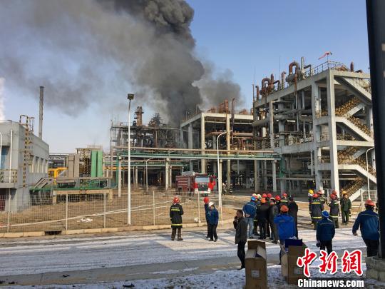 青海一家化厂起火 去年该企业发生事故致7死