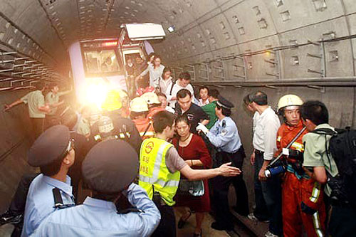 上海地铁追尾事故关键在杜绝管理漏洞与制度弊病